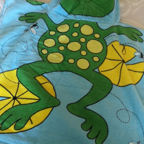 Froggie beach/pool towel with hood for toddler - Picture 4 of 7